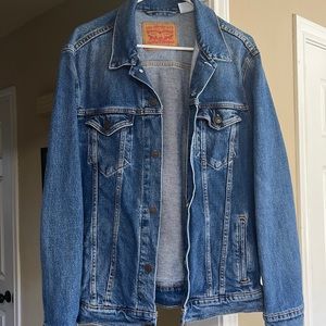 Levi’s Denim Trucker Jacket!